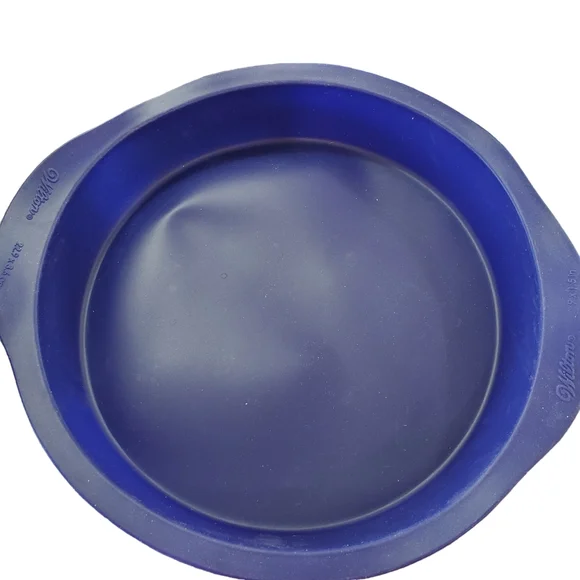 Wilton Silicone Ultra-flex Silicone Bakeware Set Cake Pan, Loaf Pan, Muffin Pan - Picture 9 of 11